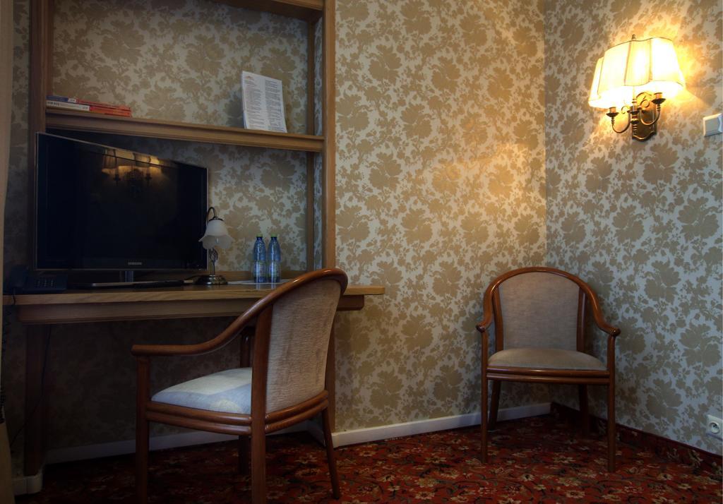 Hotel ปวอตสก์ ภายนอก รูปภาพ